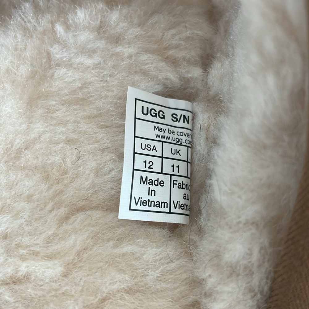 UGG Slippers - Picture 3 of 4